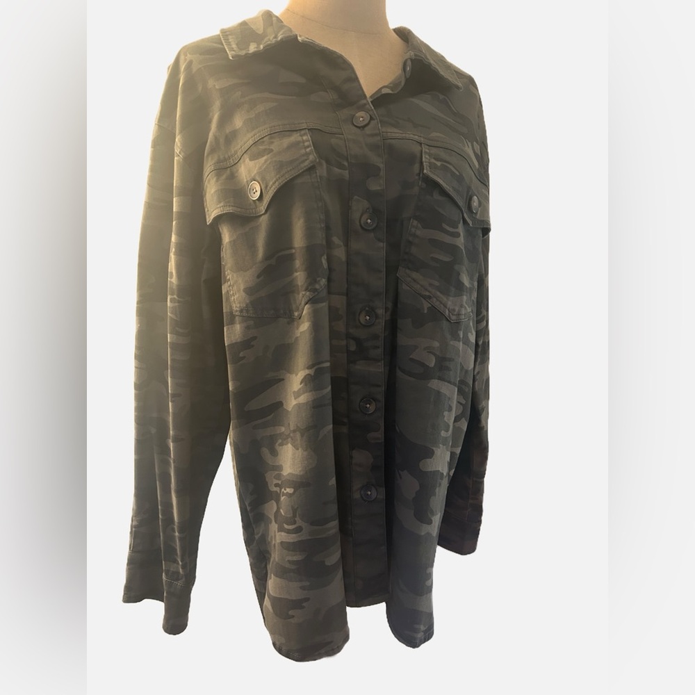 Sanctuary Camo Shacket Jacket Women’s L Utility Button Front Side Pockets